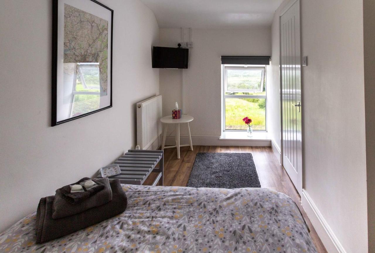 Cwtch Farm Bed & Breakfast Ystalyfera Экстерьер фото